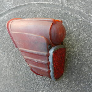 Renault 4cv série 2 feu arrière gauche