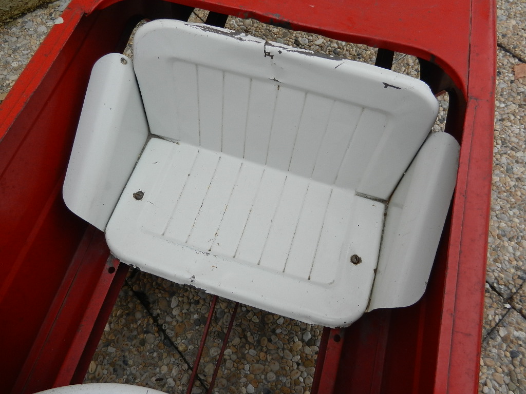 Voiture a pédales Renault Dauphine Devillaine – Image 17