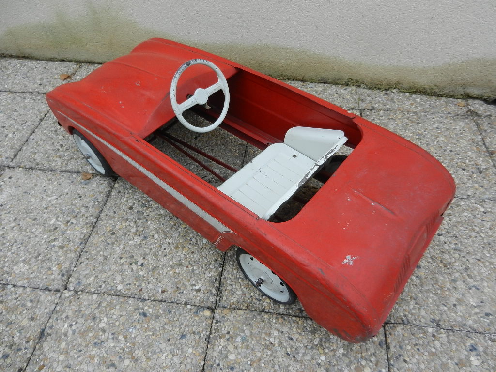 Voiture a pédales Renault Dauphine Devillaine – Image 15