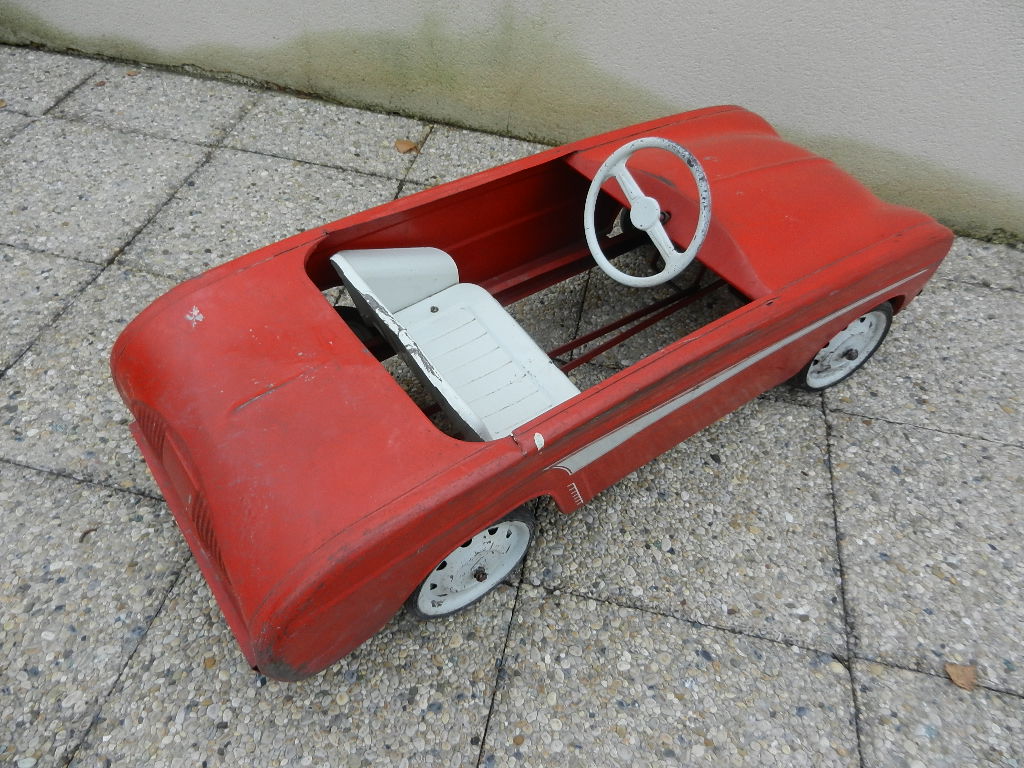 Voiture a pédales Renault Dauphine Devillaine – Image 12