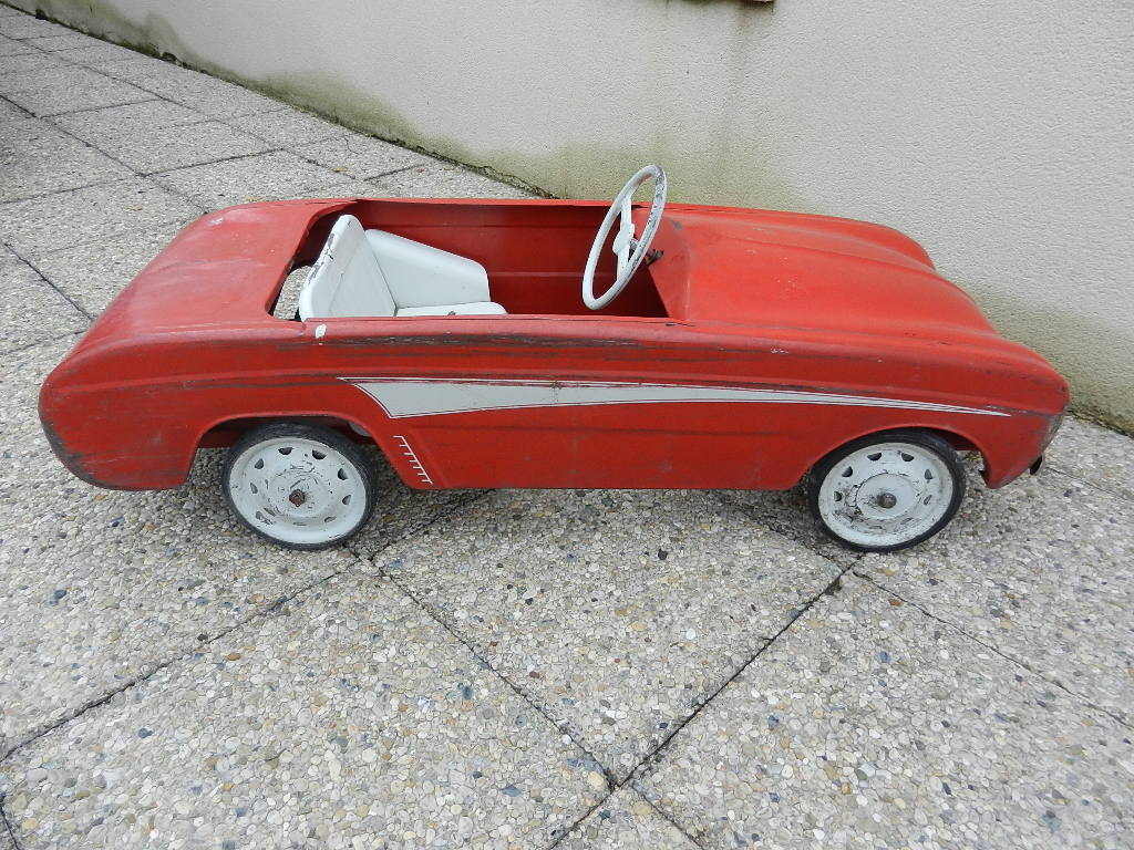 Voiture a pédales Renault Dauphine Devillaine – Image 11