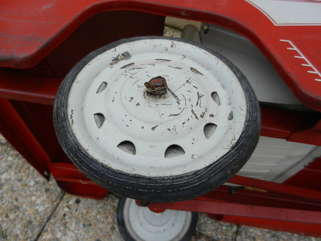 Voiture a pédales Renault Dauphine Devillaine – Image 9