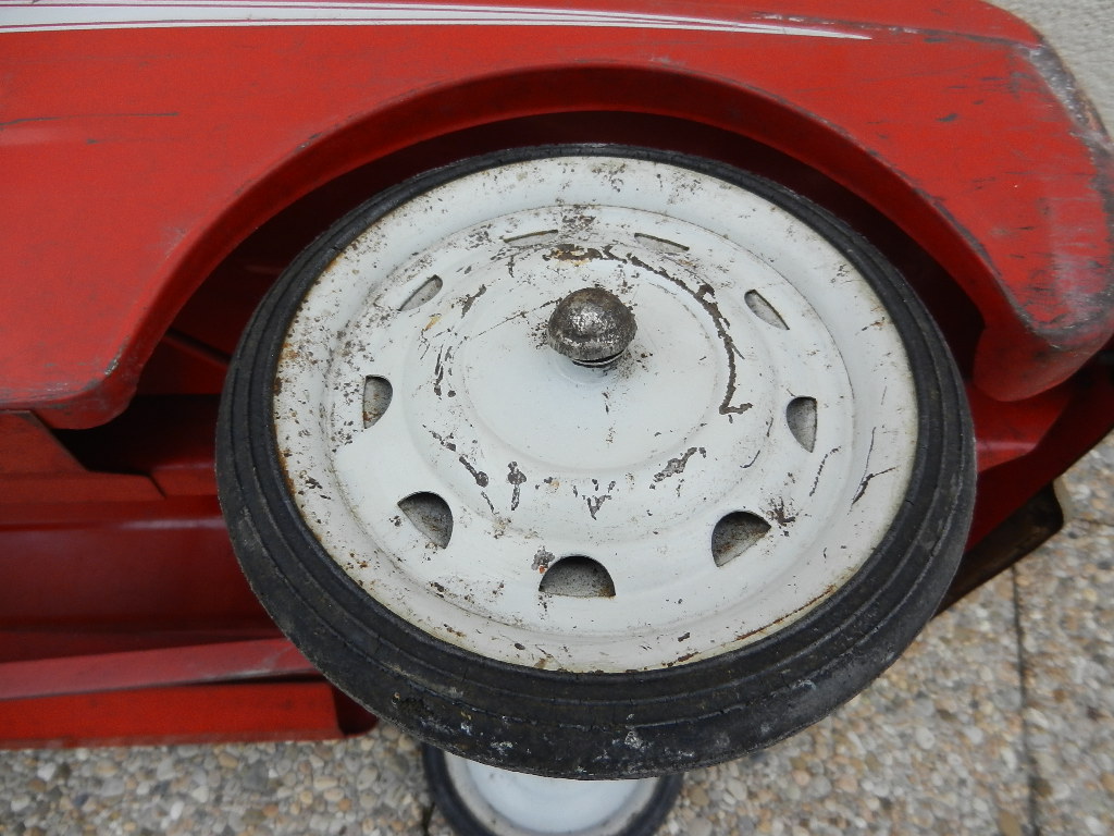Voiture a pédales Renault Dauphine Devillaine – Image 8