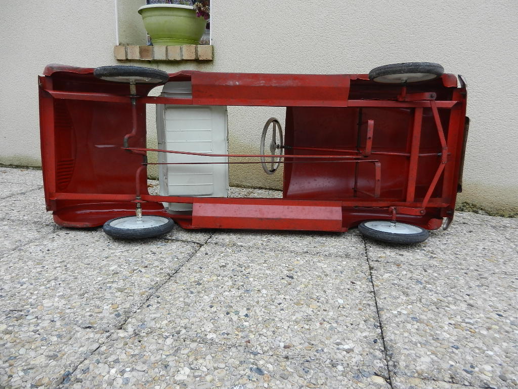 Voiture a pédales Renault Dauphine Devillaine – Image 7