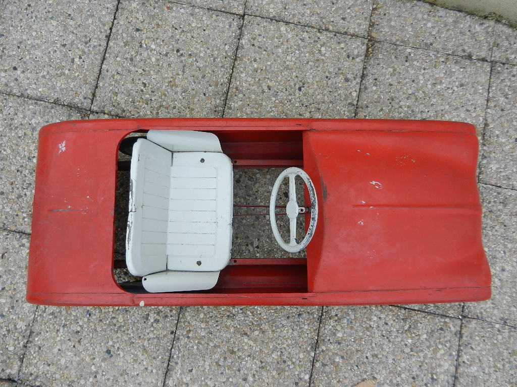 Voiture a pédales Renault Dauphine Devillaine – Image 6