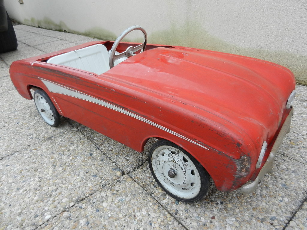 Voiture a pédales Renault Dauphine Devillaine – Image 4