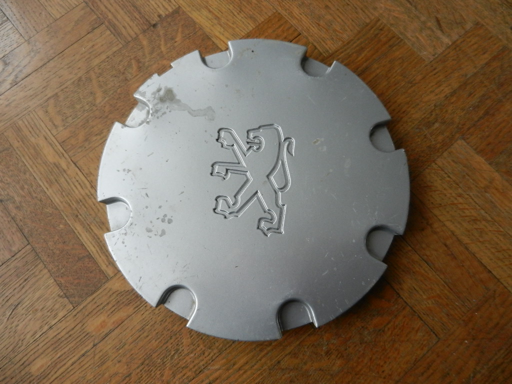 Peugeot 205 Gentry / 405 SRI enjoliveur / centre de roue alu