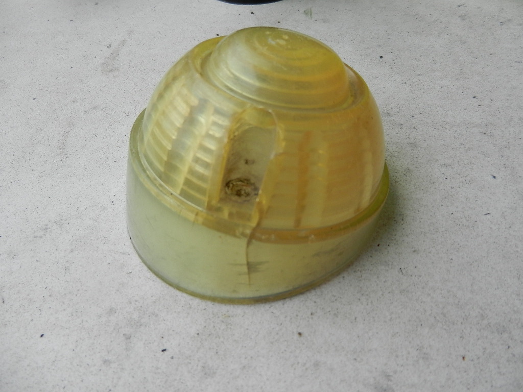 Simca Aronde 1300 A90 cabochon clignotant rond