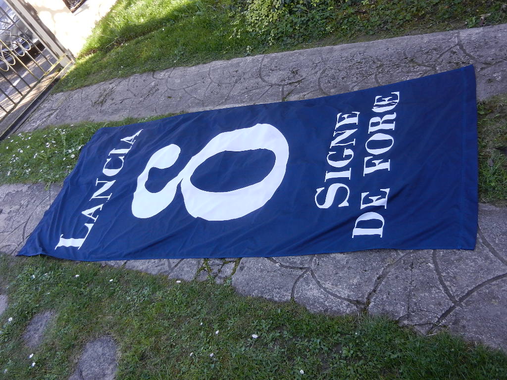 Lancia Delta Drapeau Signe de Force