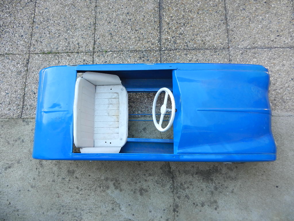 Voiture a pédales Renault Dauphine Devillaine frères – Image 14