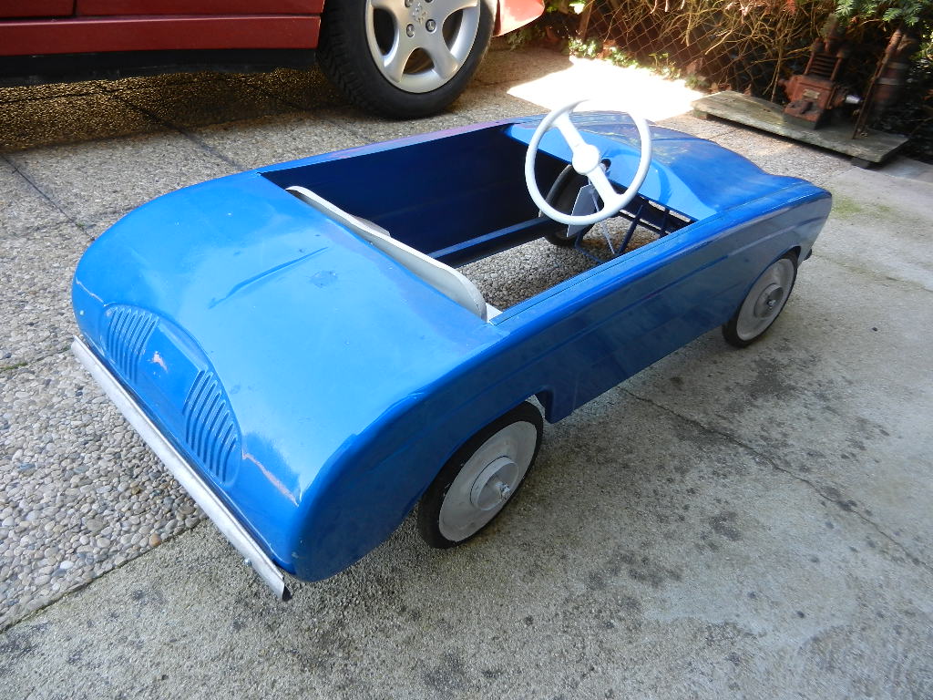 Voiture a pédales Renault Dauphine Devillaine frères – Image 13