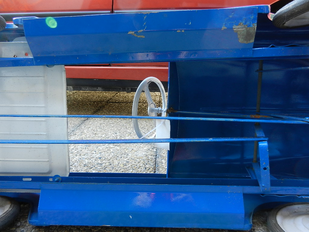 Voiture a pédales Renault Dauphine Devillaine frères – Image 9