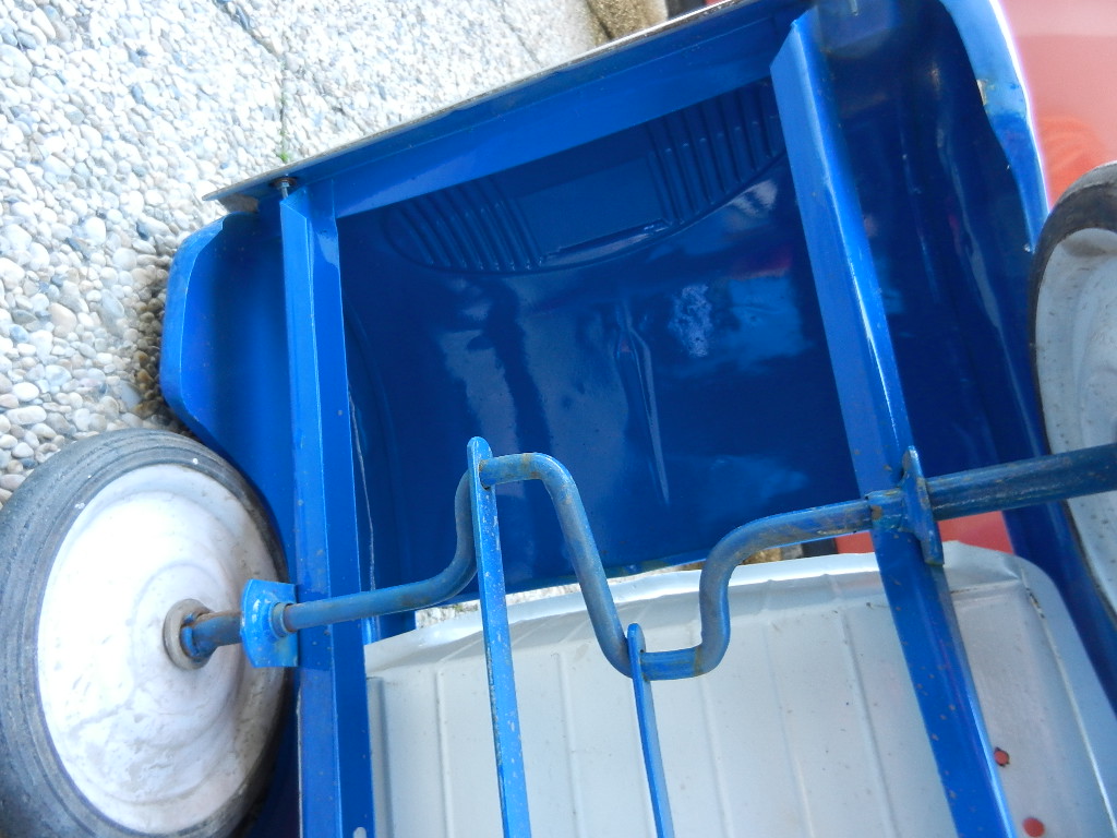 Voiture a pédales Renault Dauphine Devillaine frères – Image 7