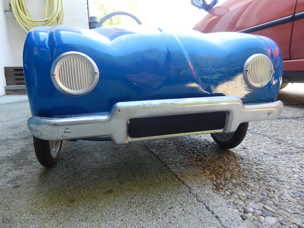 Voiture a pédales Renault Dauphine Devillaine frères – Image 4